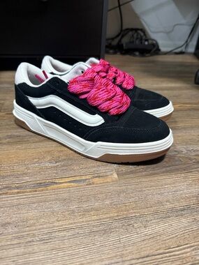 Vans Hylane Skate Shoe - Black / Pink